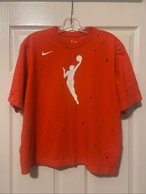 Women’s Nike WNBA orange boxy splatter tshirt. Large